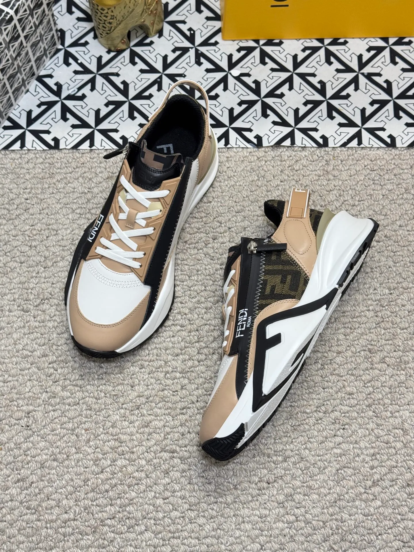 Men's men's shoes 💰520 [New style] 🦥🦥 Original quality - Fendi ◾️▫️F D🆕 Spring and summer new men's slip-on sneakers, with elastic straps, side zippers, and corrugated soles engraved with F. Embossed Fendi Flow lettering on the heel. Mixed material of high-tech fabric and black suede. FF graphic tongue. Ultra-light and wear-resistant EVA sole. Size: 38-44 (45 customized